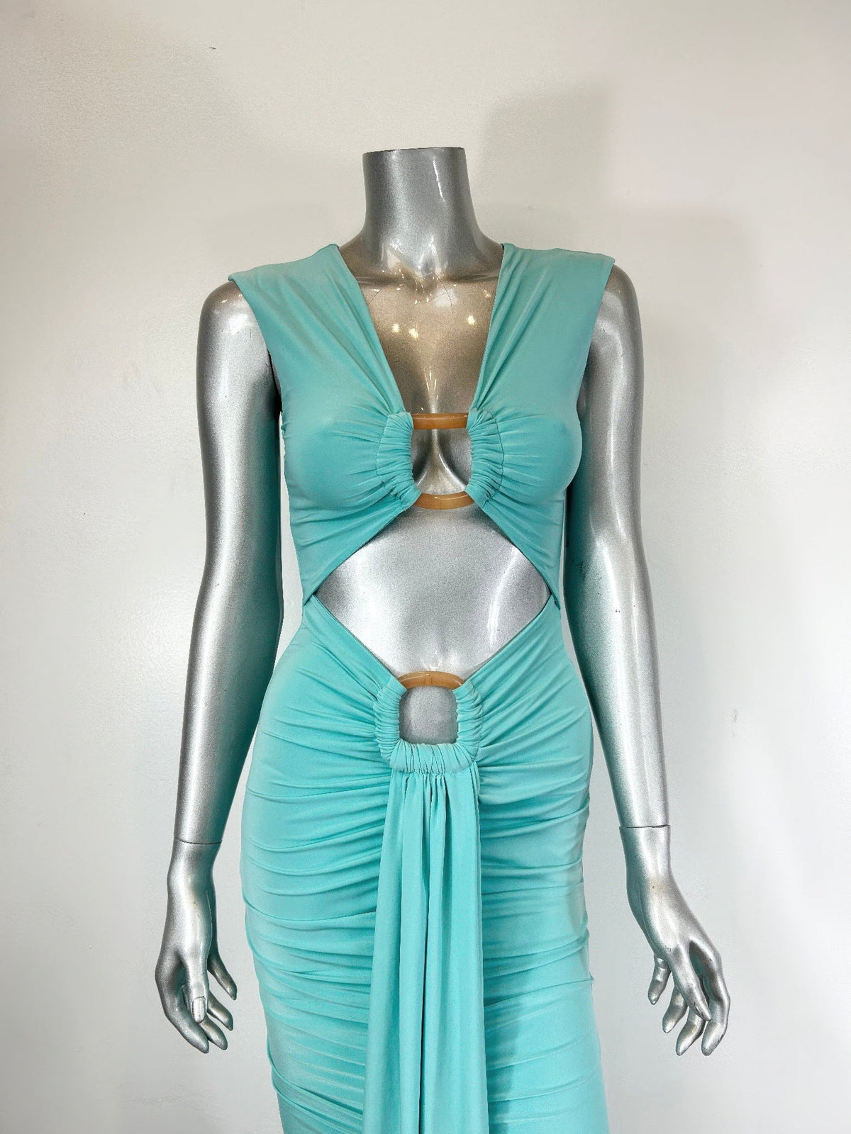 Body-con Midi Dress In A Vibrant - Clusimo