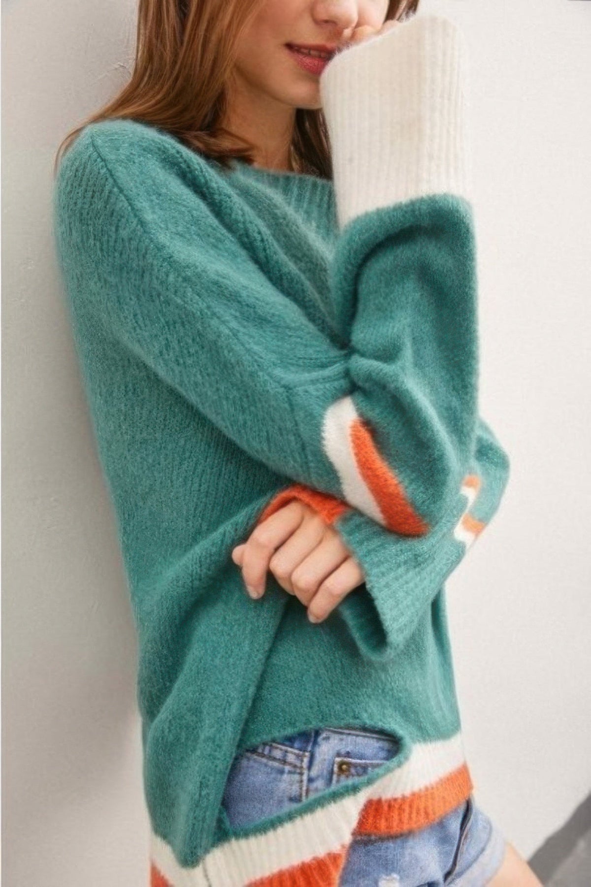 Color Block Sweater With Cut Out - Clusimo