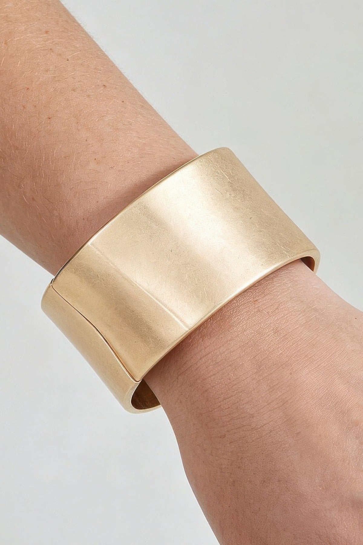 Hammered Matte Geometric Cuff Bracelet - Clusimo