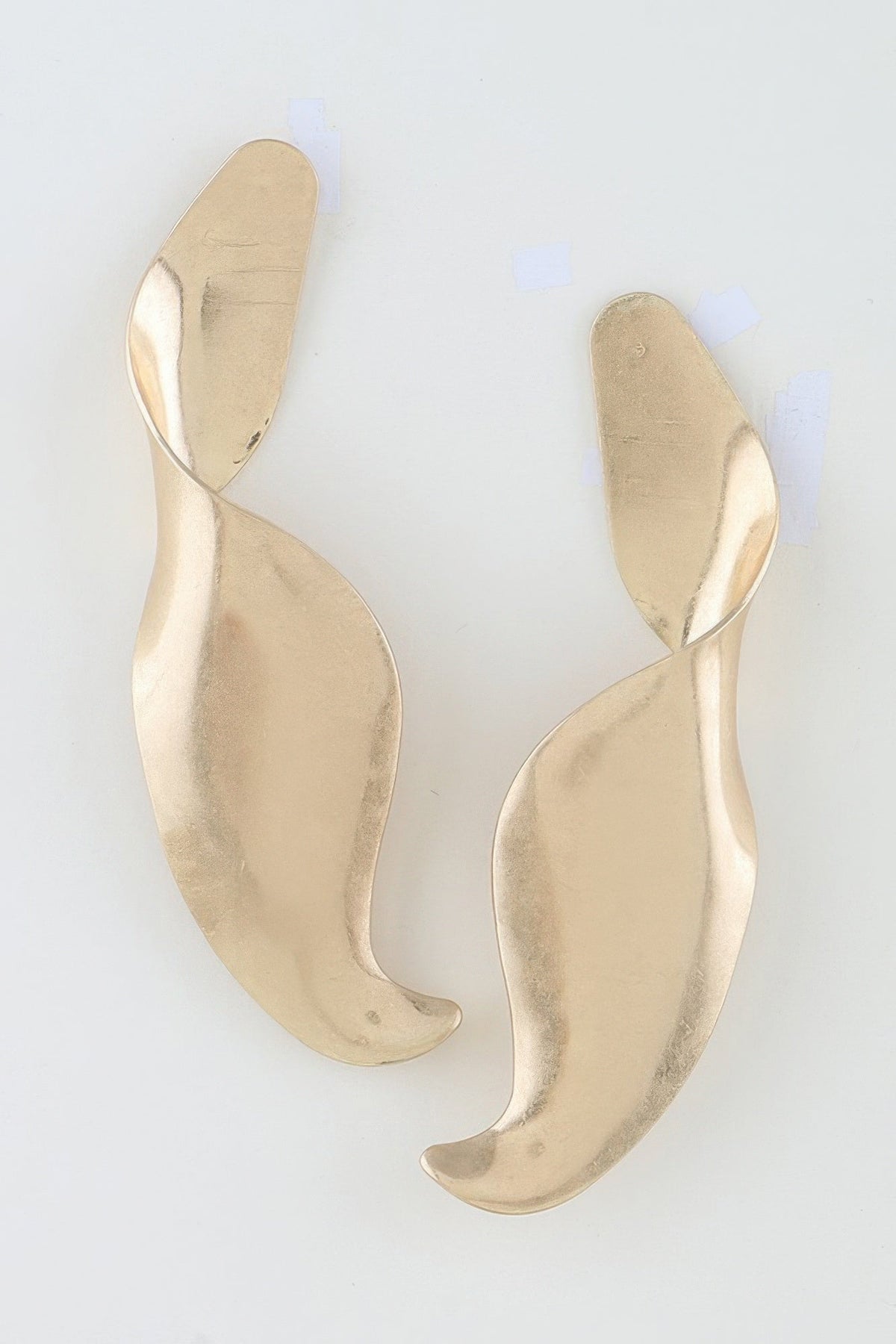 Hammered Matte Swirl Earrings - Clusimo