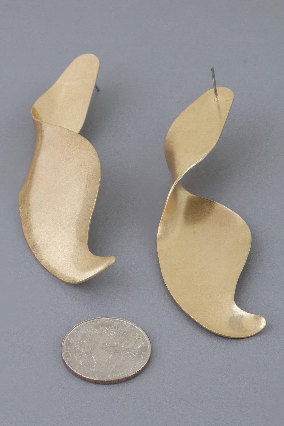Hammered Matte Swirl Earrings - Clusimo