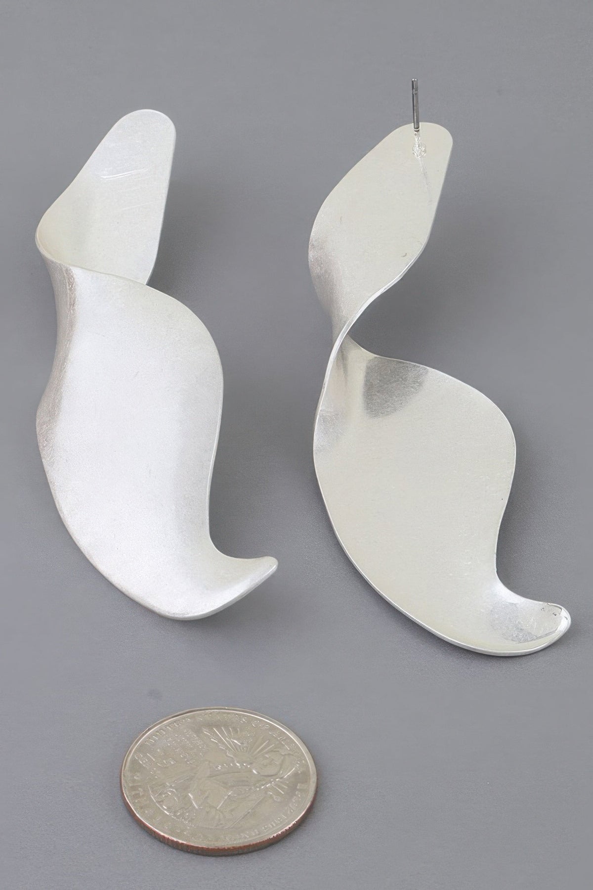 Hammered Matte Swirl Earrings - Clusimo