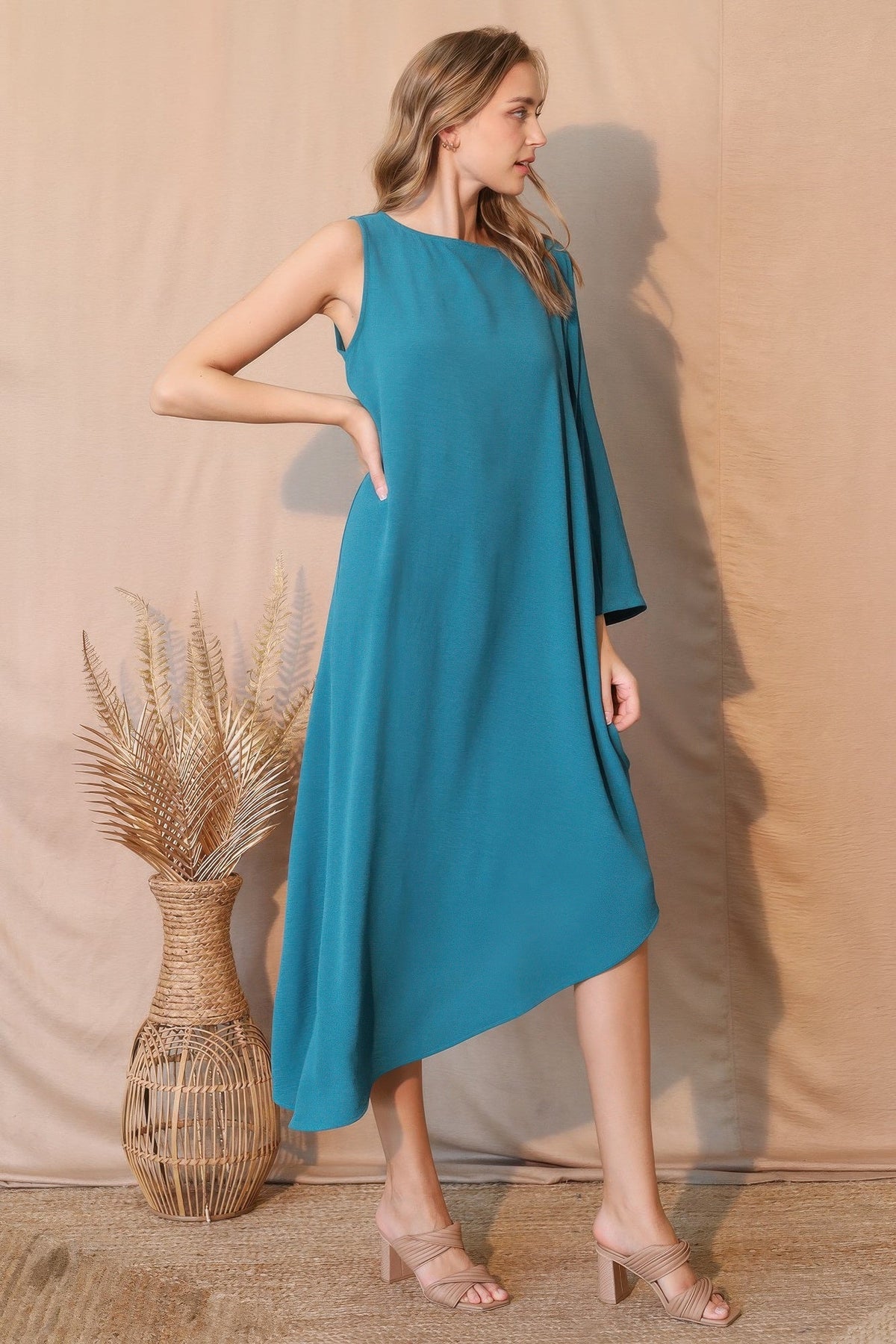 Matte Crepe One Sleeve Dress - Clusimo