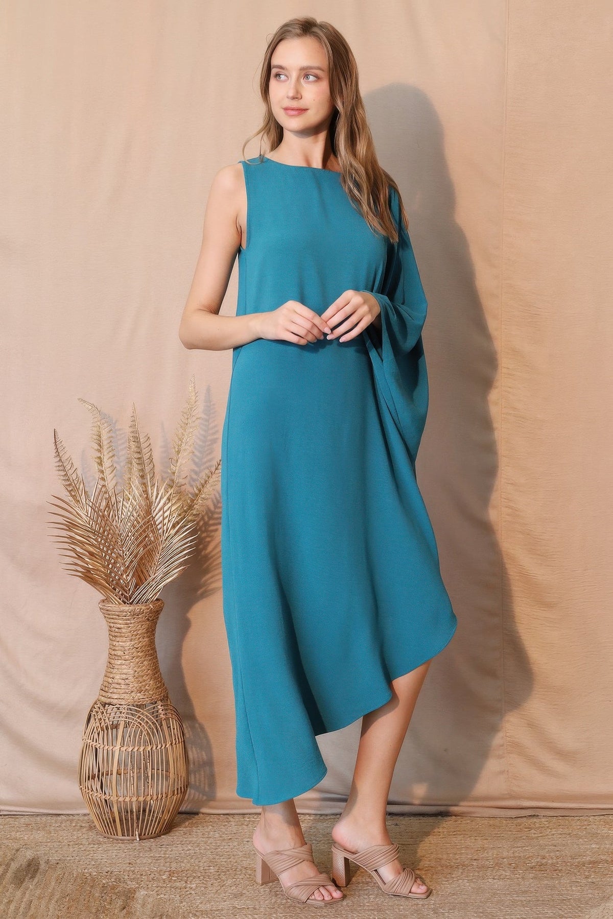 Matte Crepe One Sleeve Dress - Clusimo