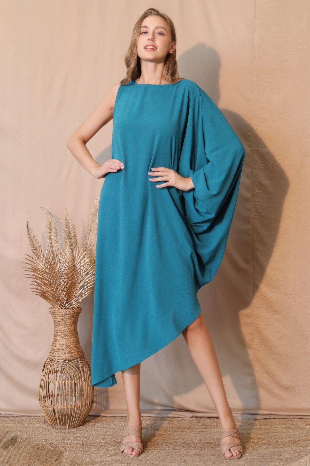 Matte Crepe One Sleeve Dress - Clusimo