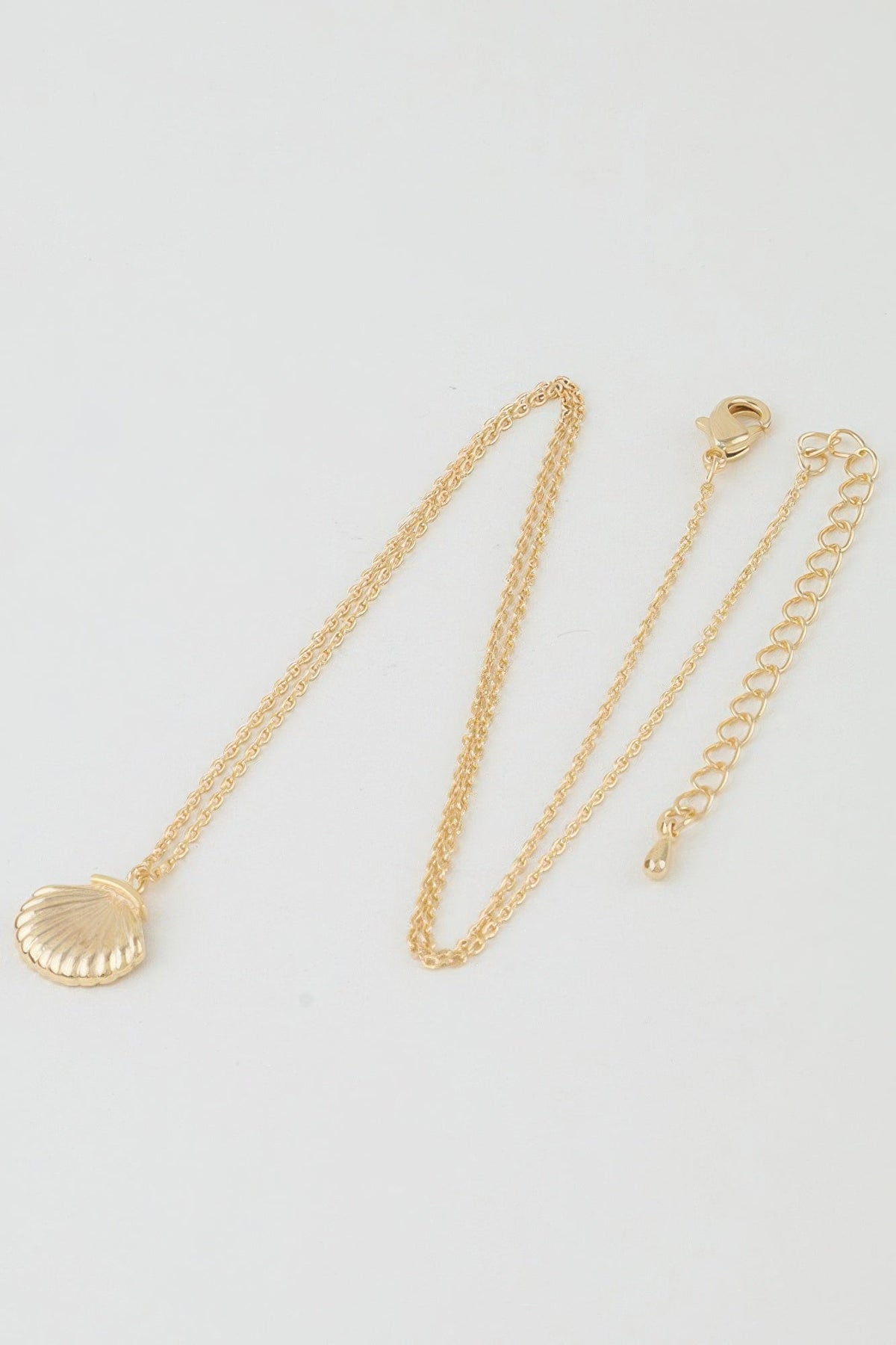 Polished Seashell Pendant Necklace - Clusimo