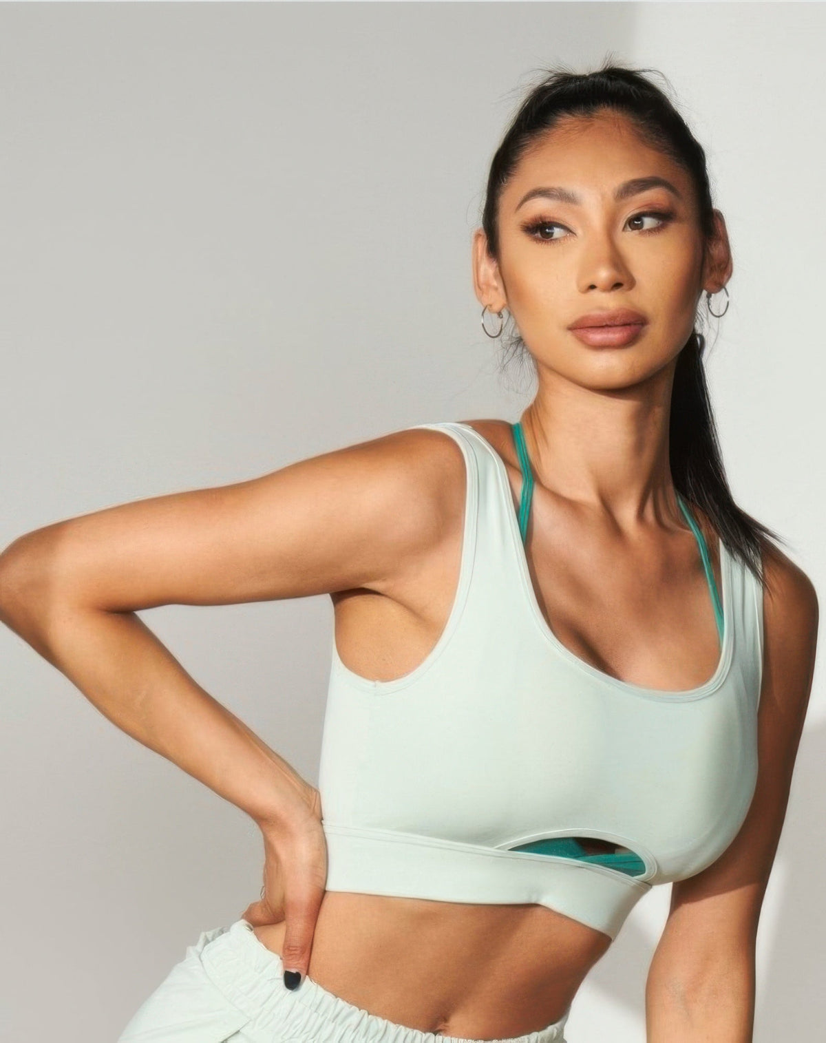 Sports Bra With Front Cut Out - Clusimo